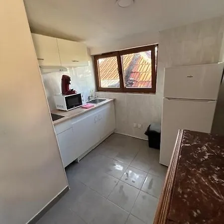 Entire 2 Bedroom 5 Beds Appartement