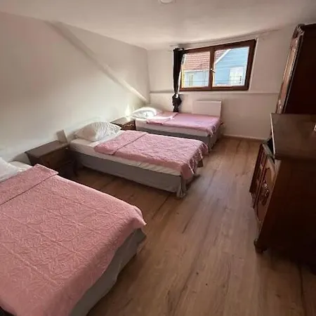 Entire 2 Bedroom 5 Beds *