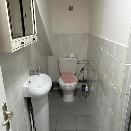 Entire 2 Bedroom 5 Beds