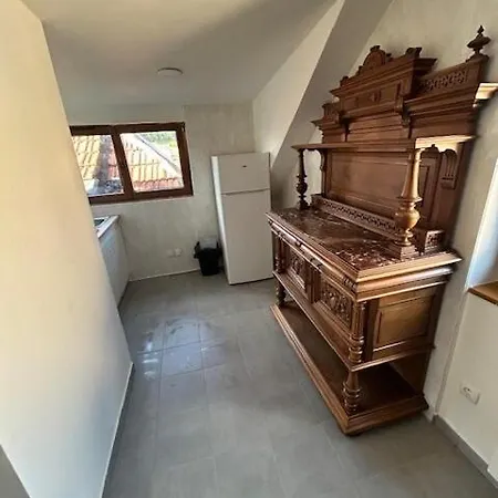 Entire 2 Bedroom 5 Beds