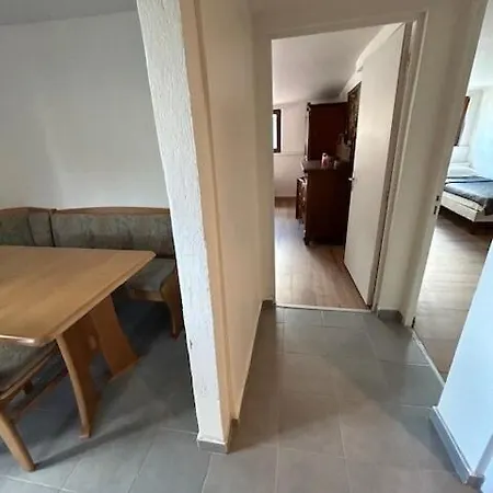 Entire 2 Bedroom 5 Beds Appartement