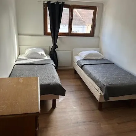 Entire 2 Bedroom 5 Beds *