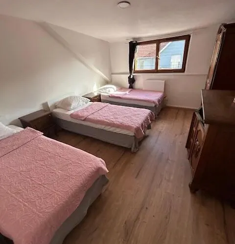 Entire 2 Bedroom 5 Beds *