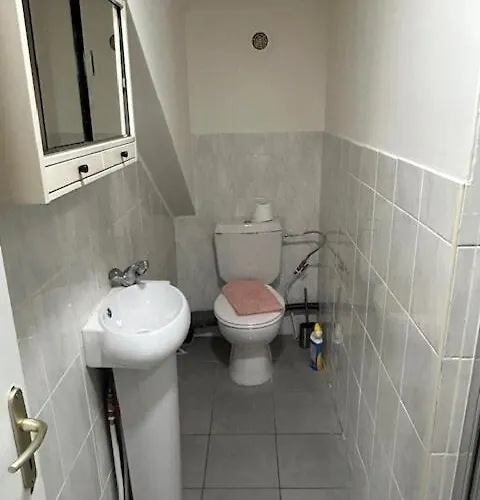 Entire 2 Bedroom 5 Beds