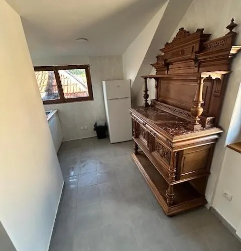 Entire 2 Bedroom 5 Beds